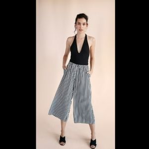 Express Mid-Rise Women's Cropped Culottes Pants - Size Small (EUC)